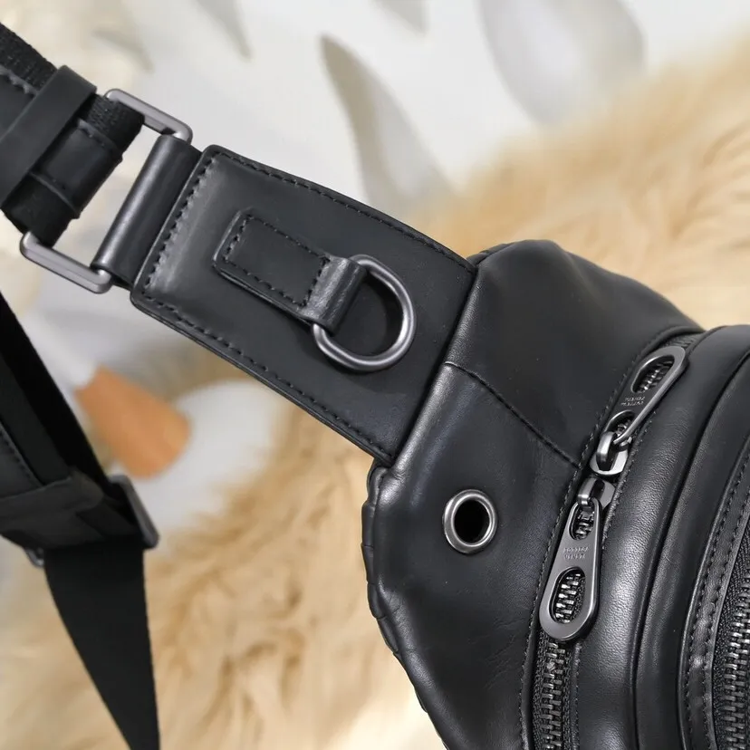 All categories 💚 Top version men’s bags 💚 BV 2024 new BV chest bag